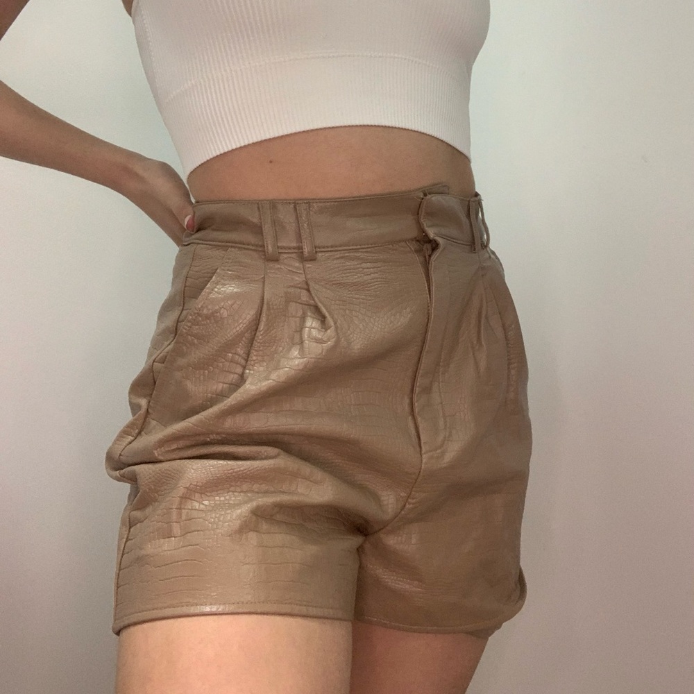 DYNAMITE 🍒Faux Snakeskin Highrise Shorts